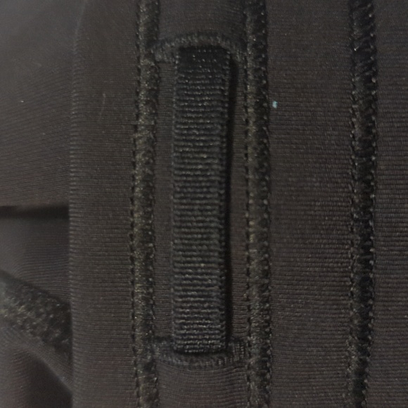 Lululemon Size 6 Black Capris Leggings - Picture 6 of 6